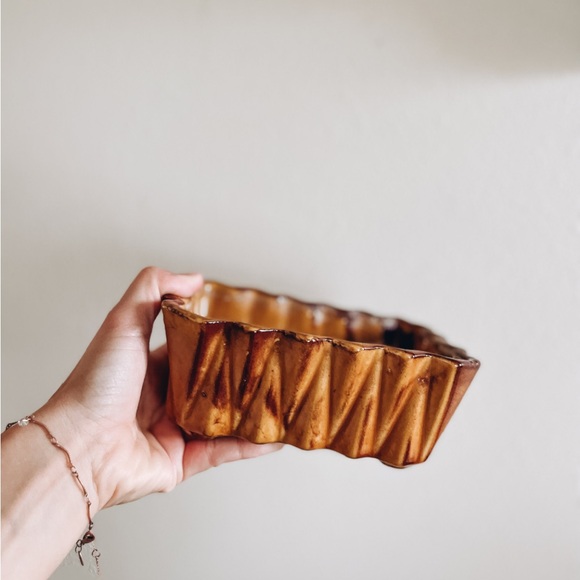 Vintage USA UPCO 276 Pleated Gold/Yellow Geometric Planter - Picture 1 of 5